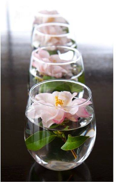 Wodnerful DIY Unique Floating Candle Centerpiece With Flower