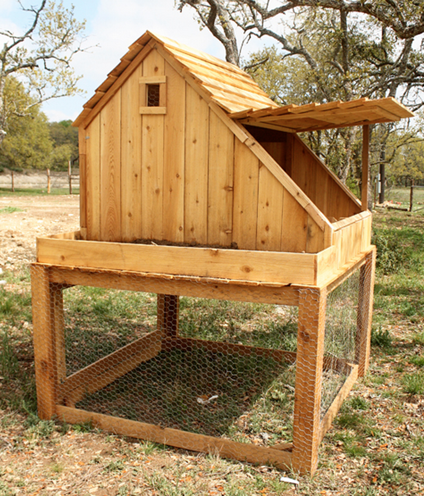  Get the instructions for this DIY Chicken Coop from Killerbdesigns