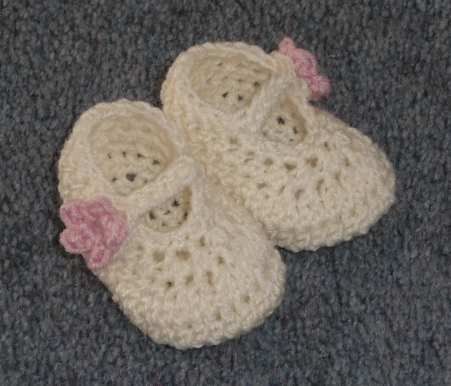  DIY Crochet Hello Kitty Slippers and 28 FREE Slippers Patterns