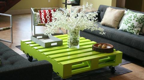 http://cdn.wonderfuldiy.com/wp-content/uploads/2015/02/green-pallet-coffee-table-wonderfuldiy1.jpg