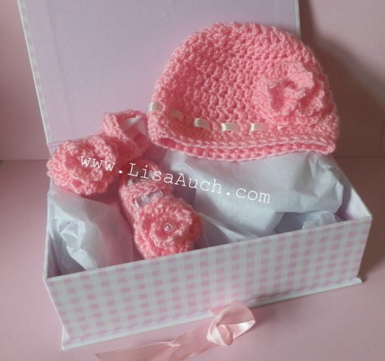 16 Beautiful Handmade Baby Gift Sets with Free Crochet