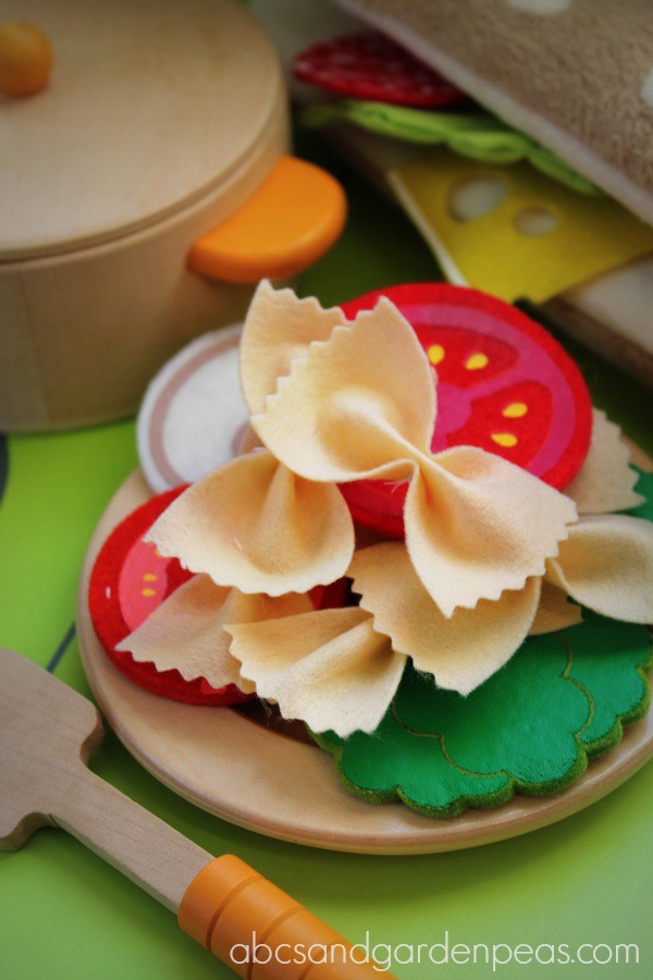 Use These Free Felt Food Patterns to Make Great Handmade Gifts for a Child