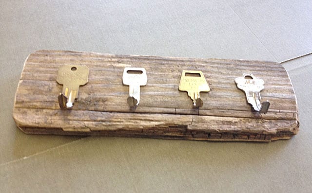 Key-holder-made-of-keys.jpg