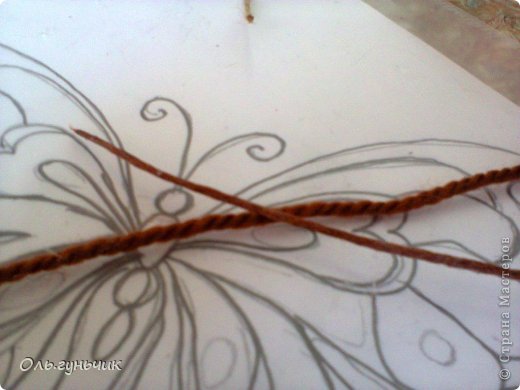 How-to-Make-Beautiful-Filigree-Butterfly-with-Yarn-3
