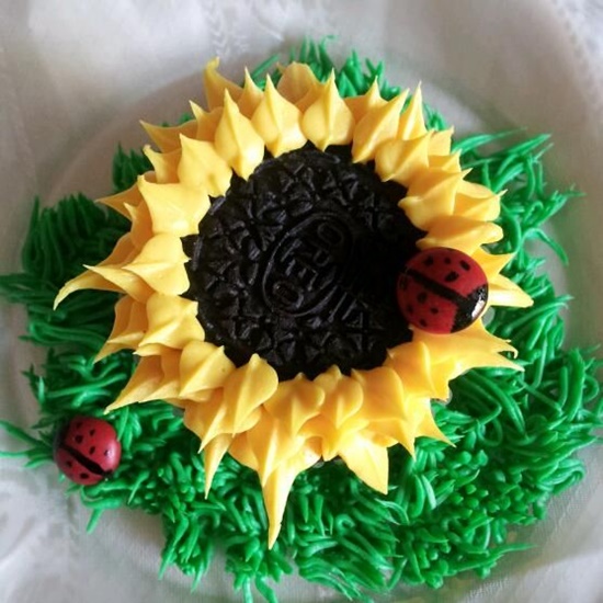 Oreo Sunflower Cupcakes9 1 Wonderful DIY Sunflower Cupcakes