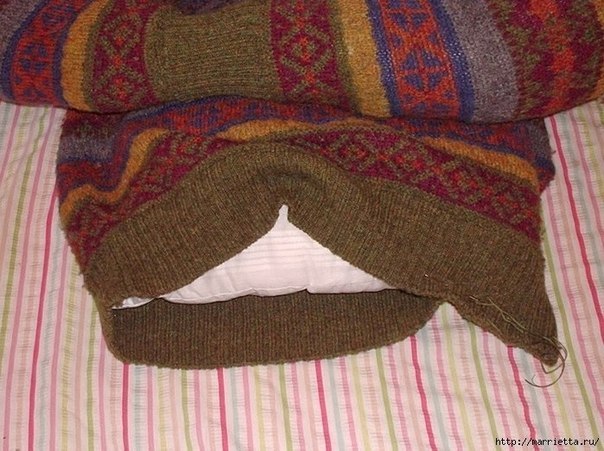 Pet-Bed-from-Old-Sweater-6