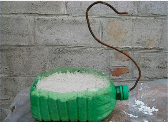 swan pot planter 2 Wonderful DIY Swan Pot Planter Out Of Plastic Bottles