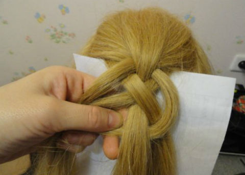 Braided-Chain-Pigtail-Hairstyle-6