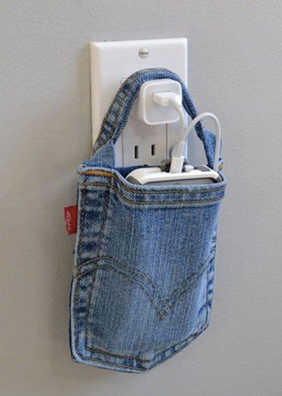 Cell phone charging holder.. out of a pocket of jeans 5 Fantastic Bags Made with Recycled Jeans – Free Guides