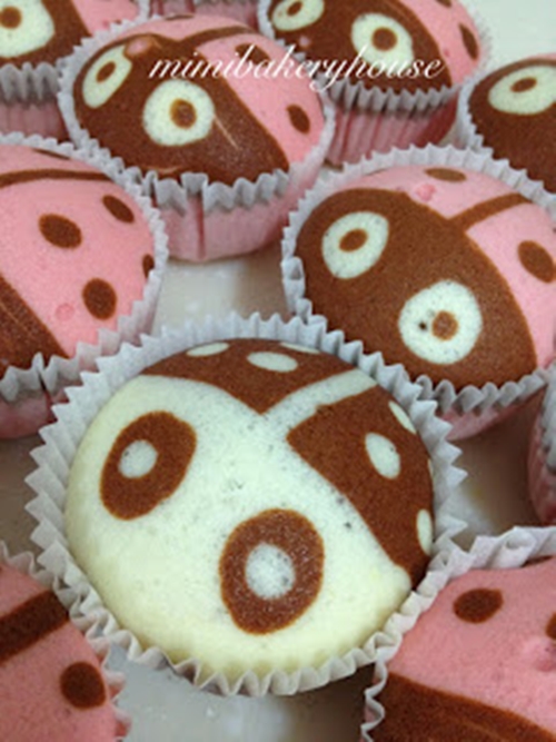 Ladybug Steamed Strawberry Cupcakes2
