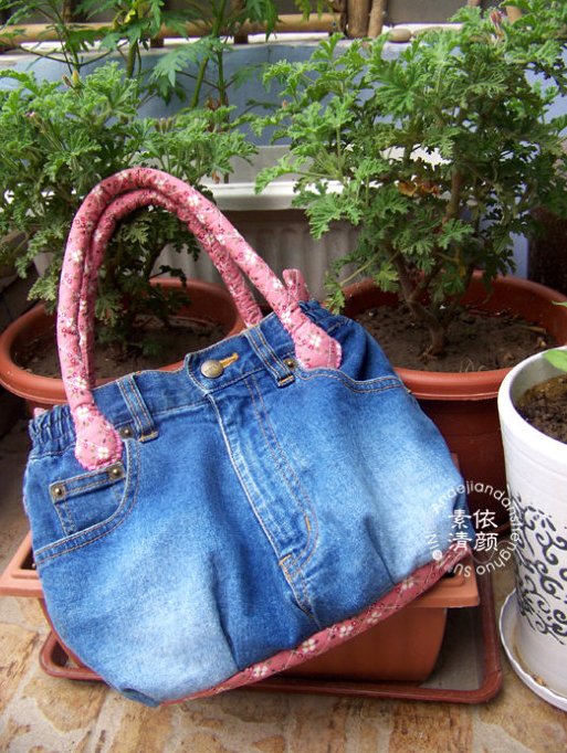 Tote bag from recycled old jeans
