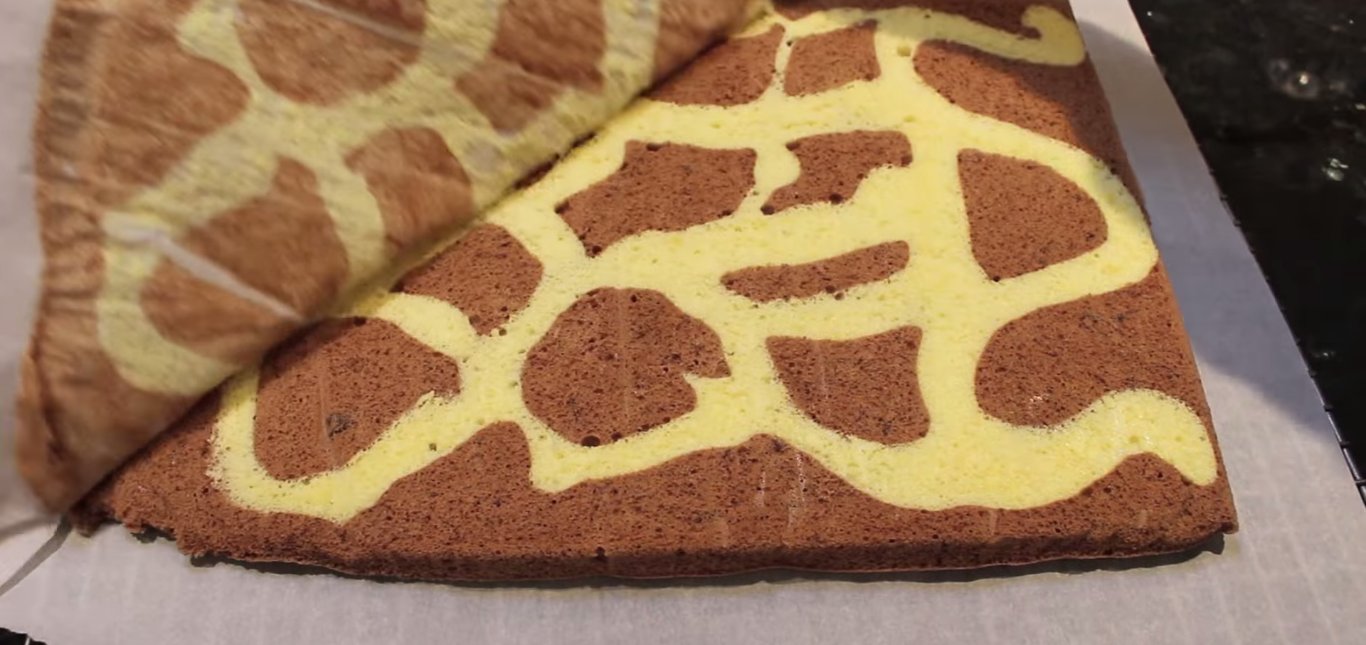 giraffe pattern swiss roll cake