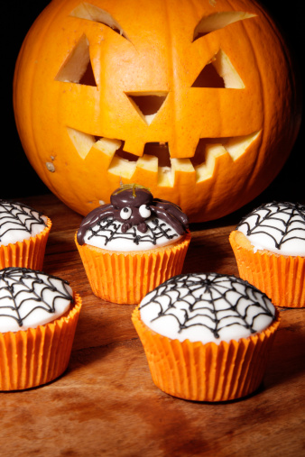 halloween_cupcake_ideas_spider_webs F