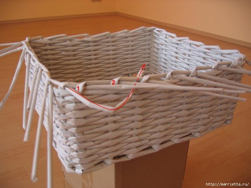 weaving-baskets-with-newspaper-wicker-26