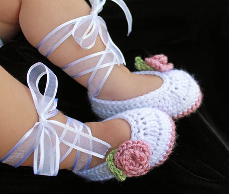 Crochet Baby Ballerina slippers-wonderfuldiy