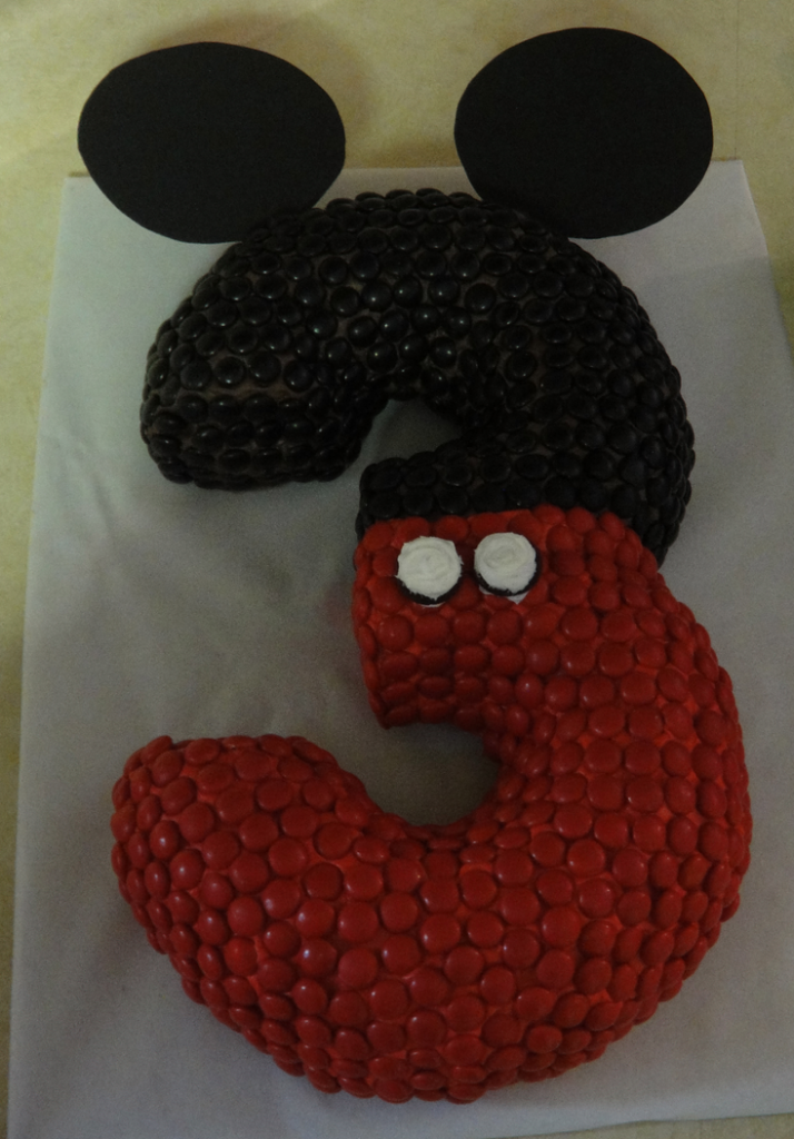 mickey-mouse-number cake