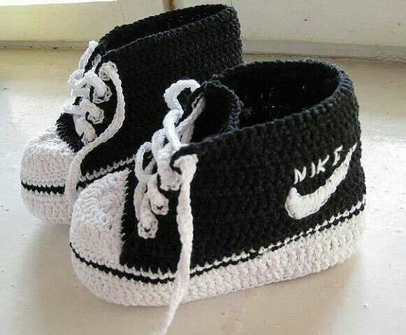 Crochet-Nike-Inspired-Baby-Booties-free-pattern