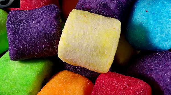 Delicious and easry to make rainbow squisharoos DIY Colorful Treat: Easy to Make Marshmallow Rainbow Squisharoos
