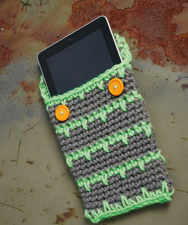 Crochet tablet cover