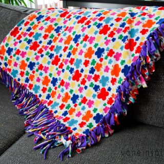 How to Make a No-Sew Blanket to Keep Warm this Winter