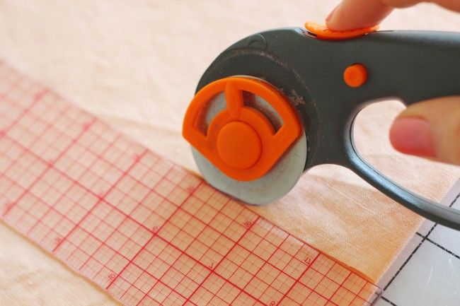 Rotary cutter to craft a no-sew blanket