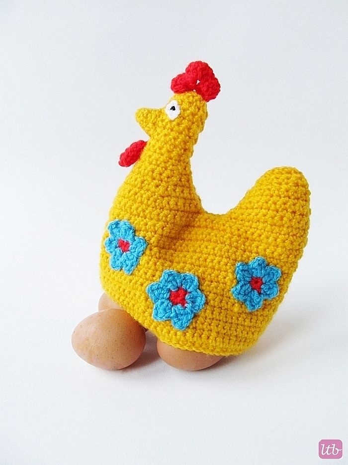 Cute crocheted hen cosy
