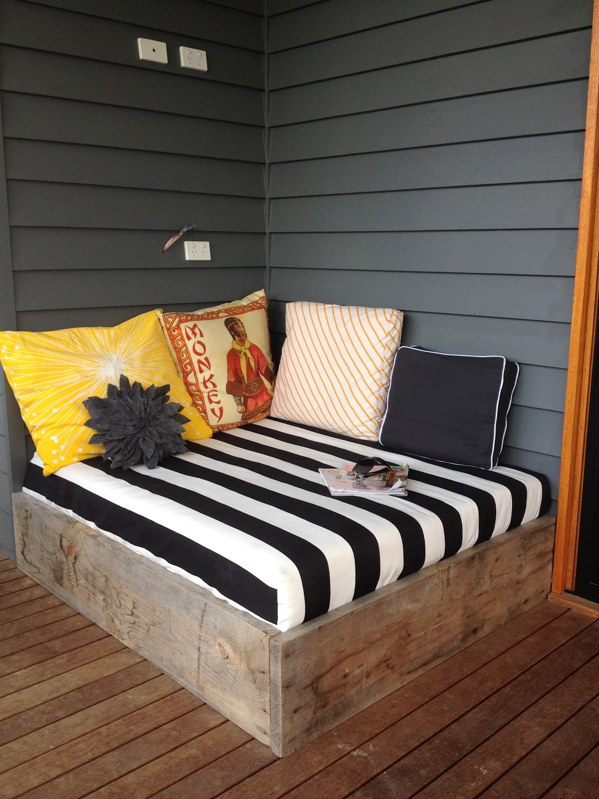 DIY Outdoor Daybed