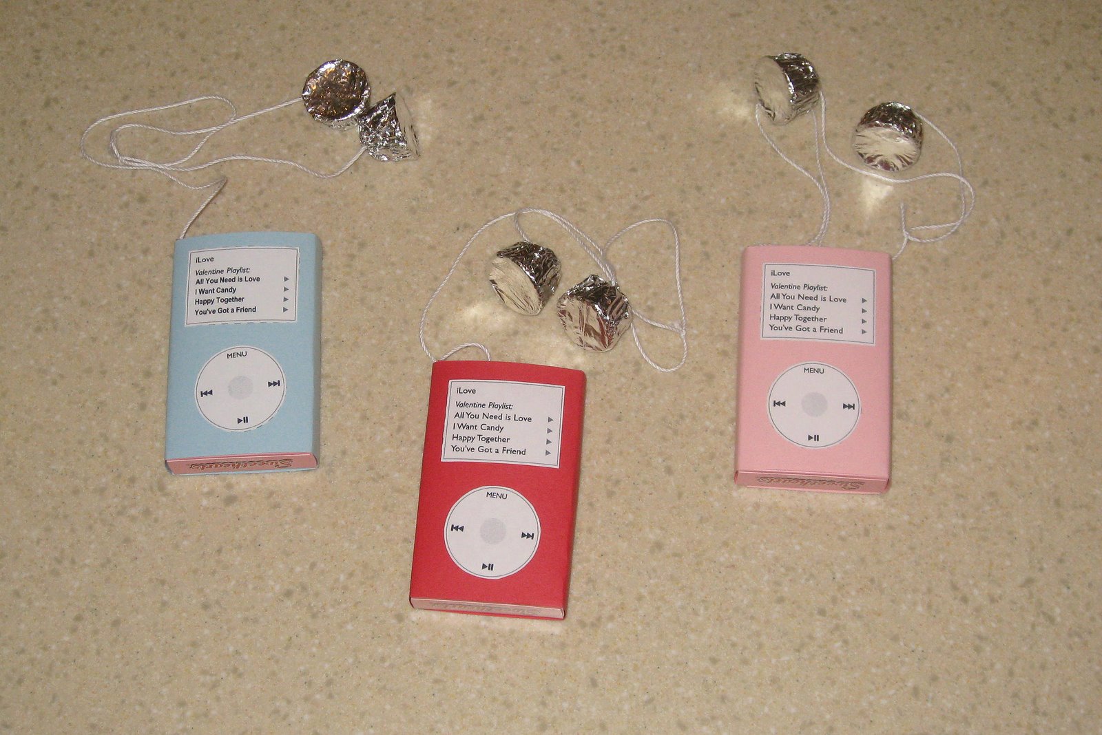 candy ipod valentine 15 Creative DIY Valentines Day Cards for Adults
