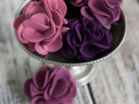 felt carnations 200x150 Gorgeous DIY Felt Flowers for Every Occassion