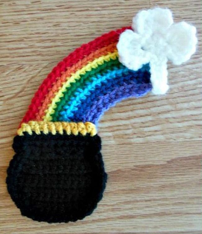 Knitted pot of gold