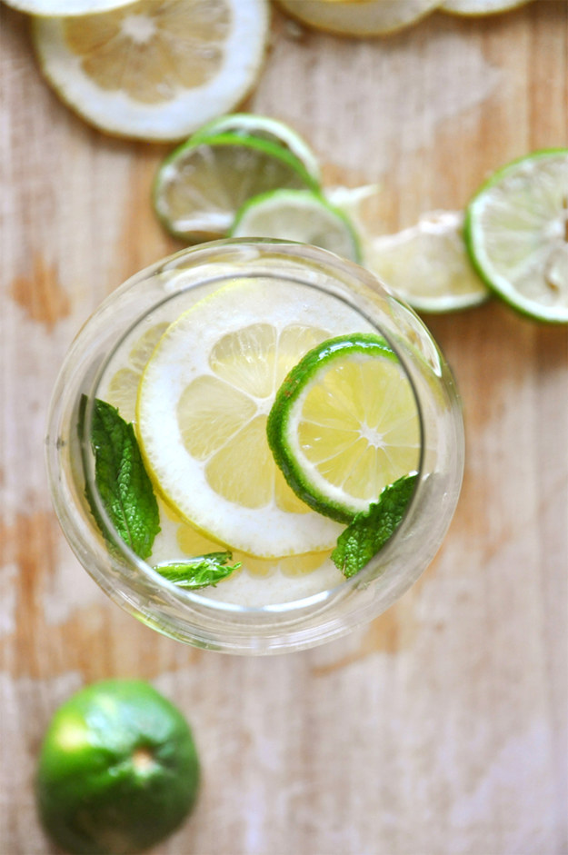 White sangria with mint and citrus