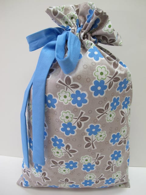 Lined travel laundry bag