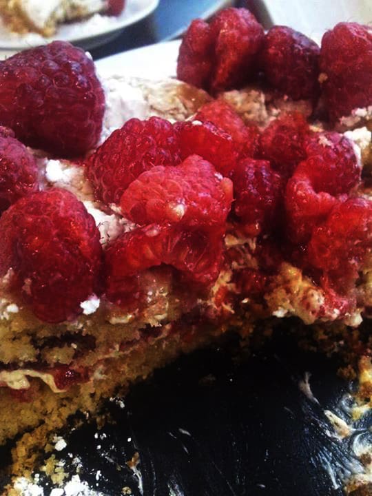 Vegan vanilla sponge cake with raspberries