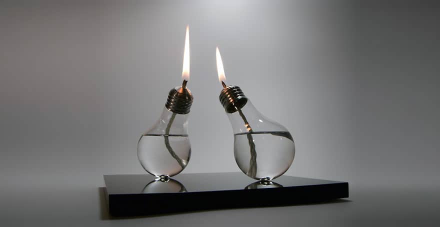 Light bulb oil lamp