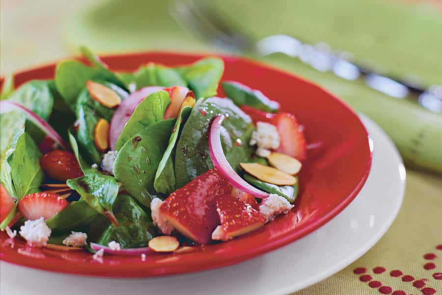 Strawberry spinch salad with almonds