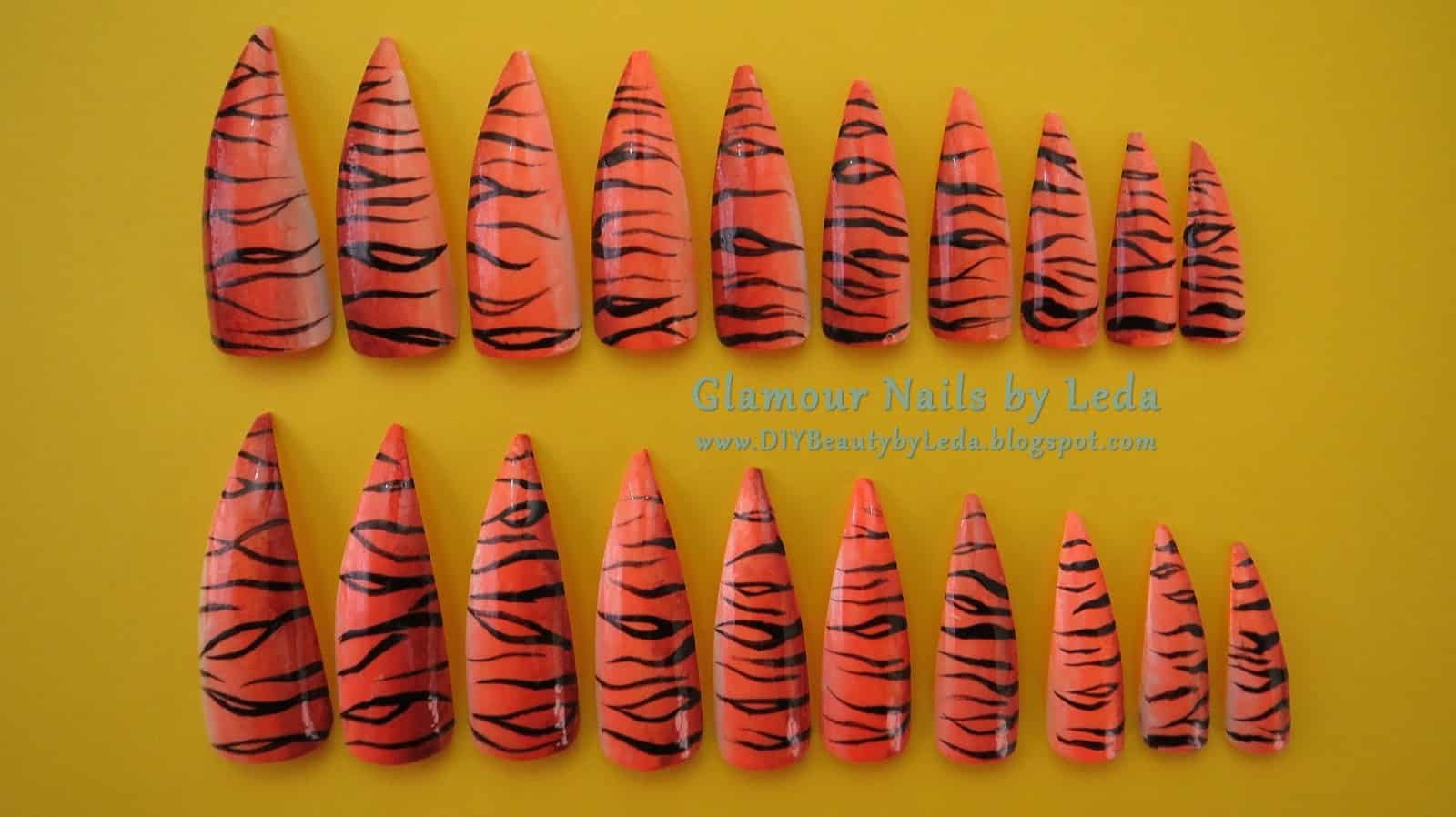 Acrylic tiger stripe nails
