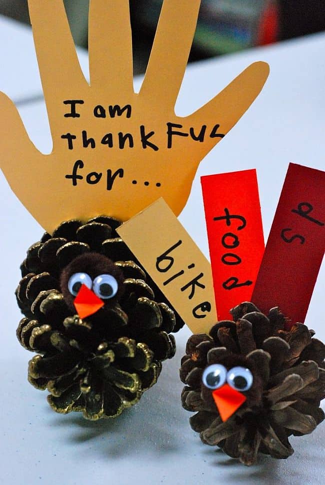 Thankful pine cone turkeys - Thanksgiving easy crafts