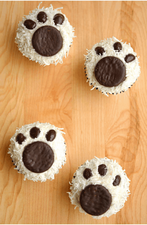 Polar bear paw cupcakes