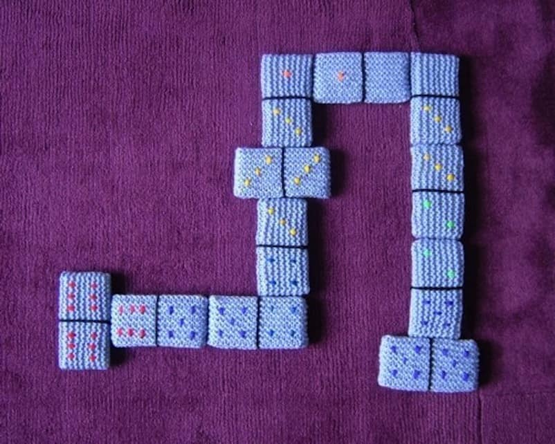 Knitted dominoes