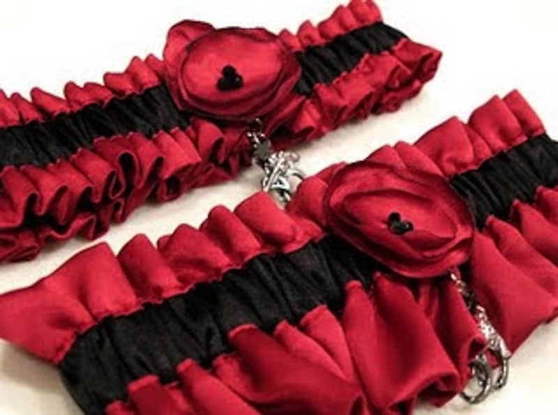 Ruffled ribbon garter