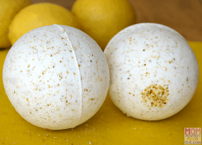 Lemon vanilla bath bombs