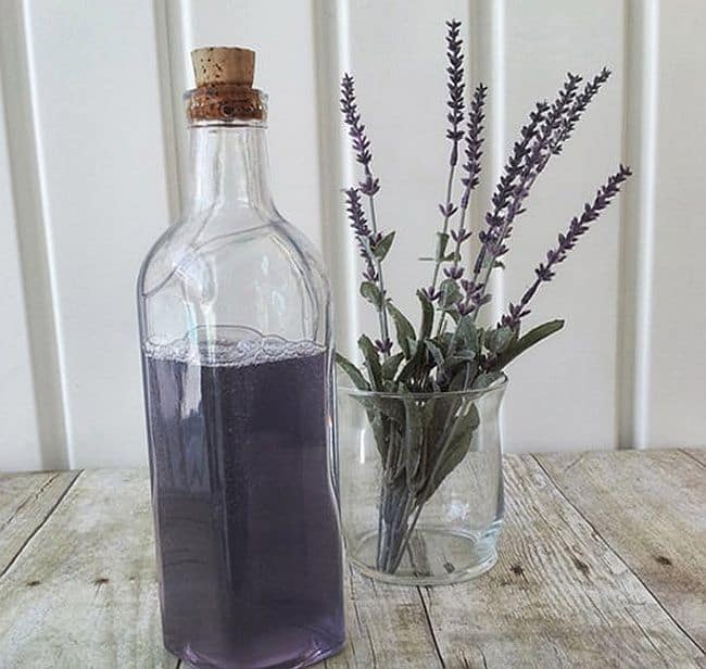 DIY Purple lavender bubble bath