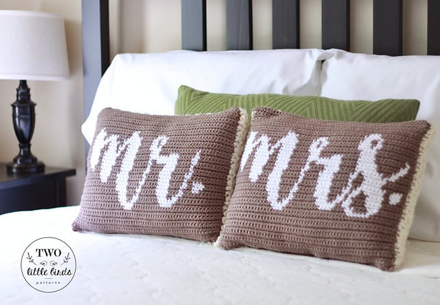 Mr and Mrs pillow set