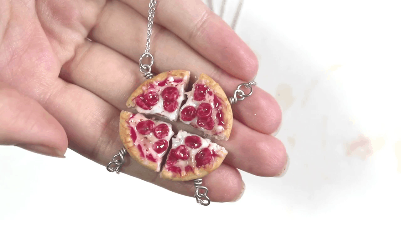 Pizza necklace