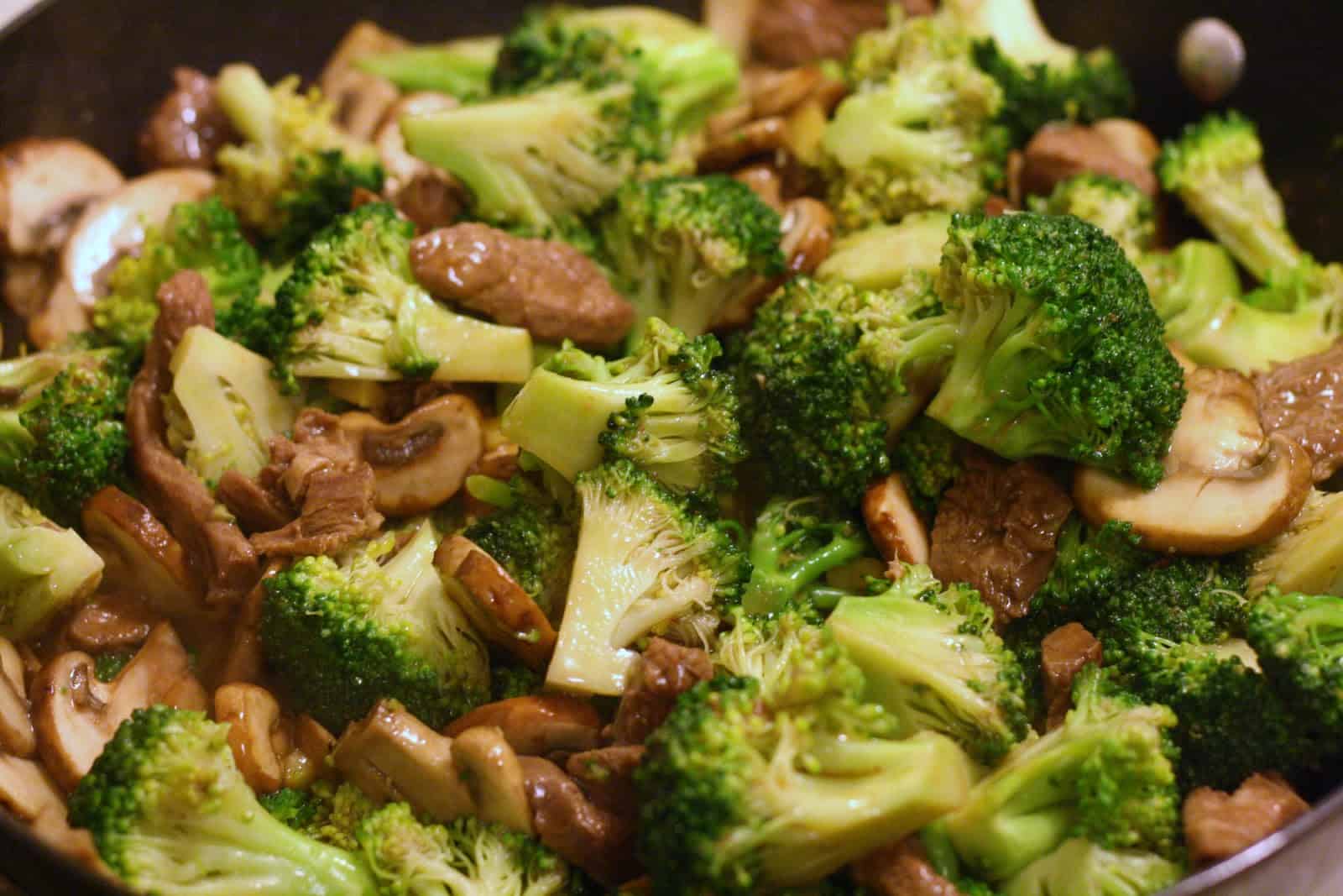 Beef and broccoli with mushrooms