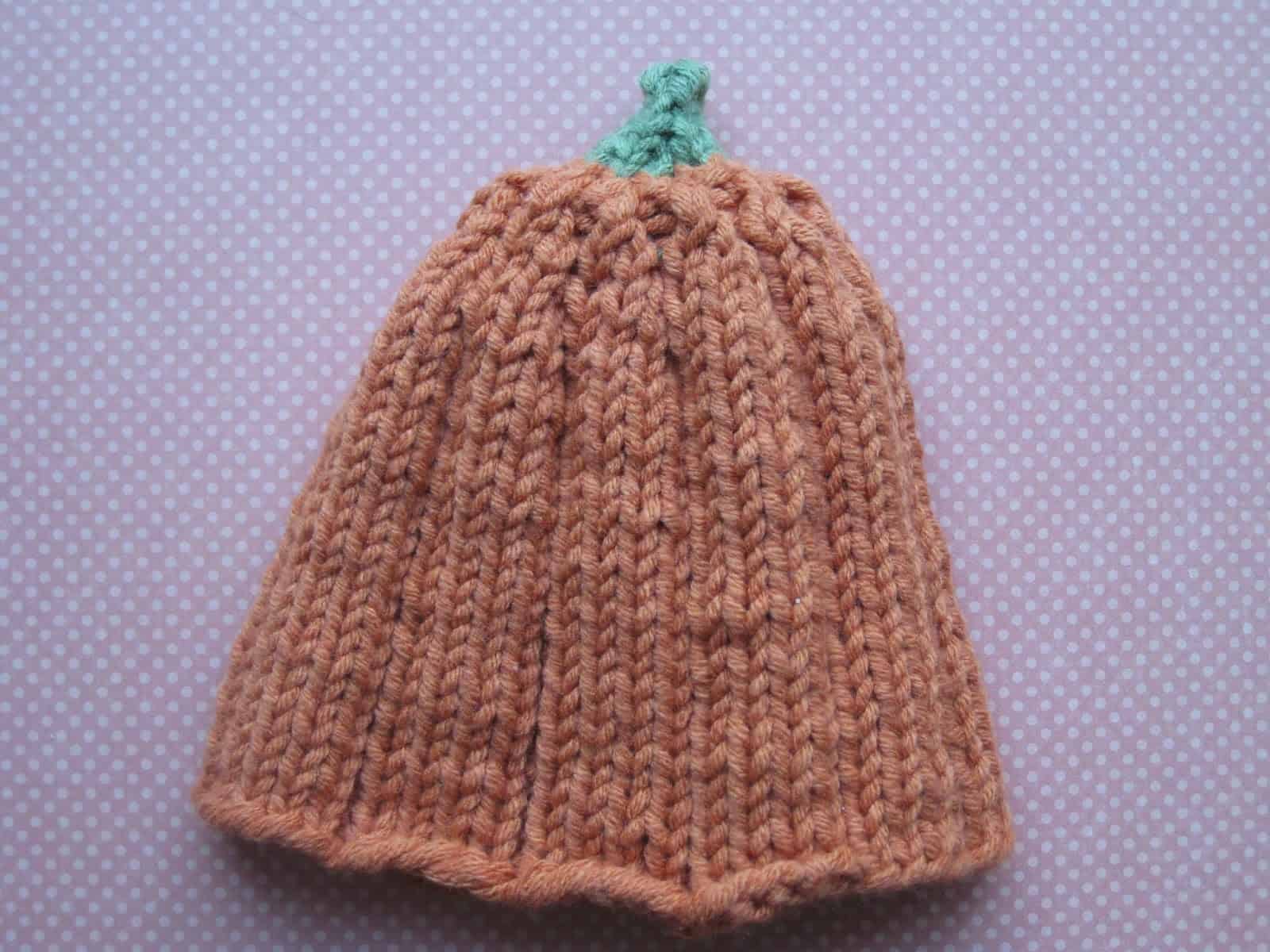 Little pumpkin hat