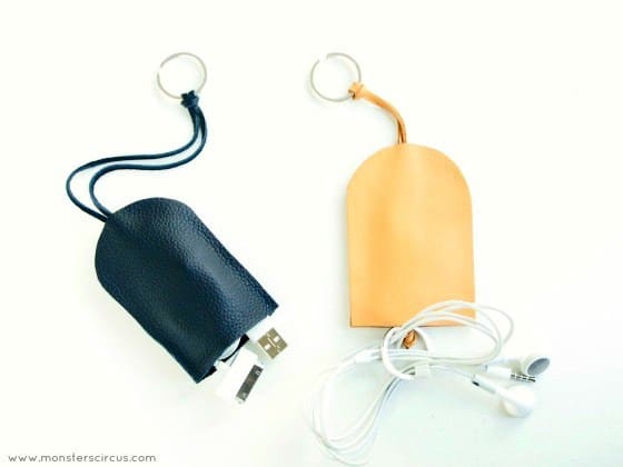 Modern keychain earphone holder