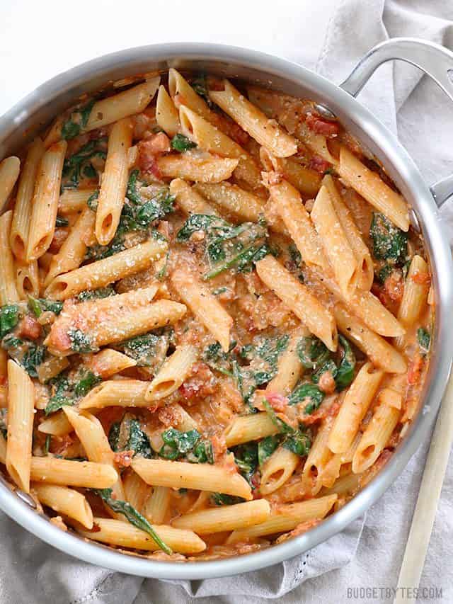 Creamy spinach and tomato pasta
