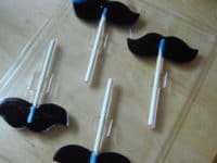 Flavoured candy moustache pops 200x150 Fun Treats Full of Flavor: Homemade Lollipops to Relish!