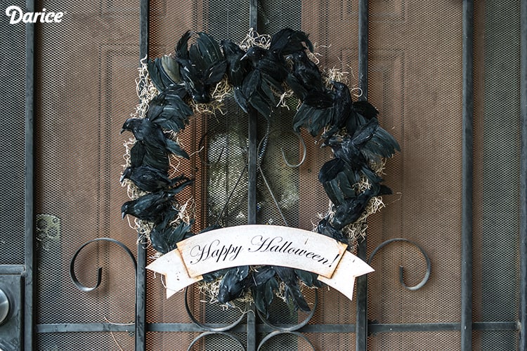 Black crow halloween wreath